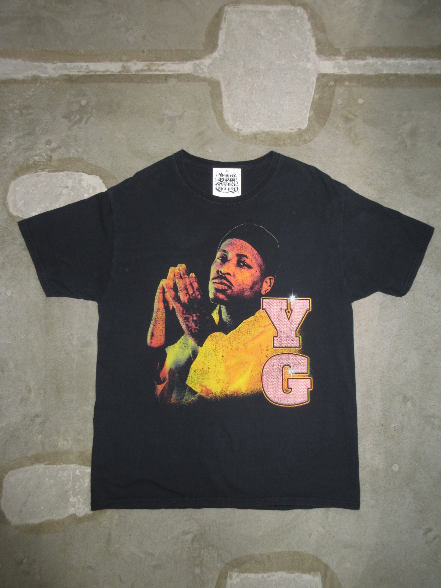 "YG" Vintage Design T-shirt