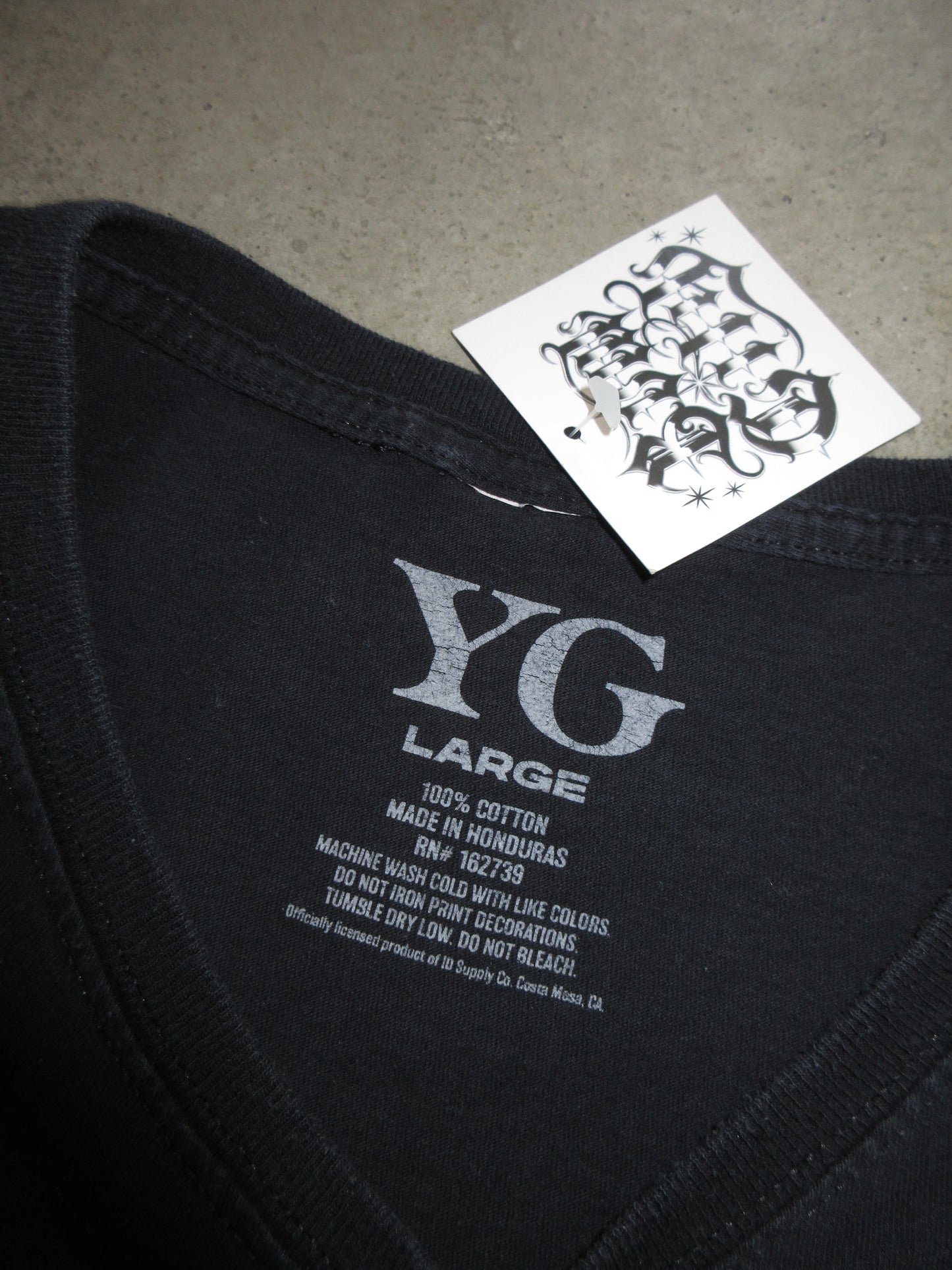 "YG" Vintage Design T-shirt