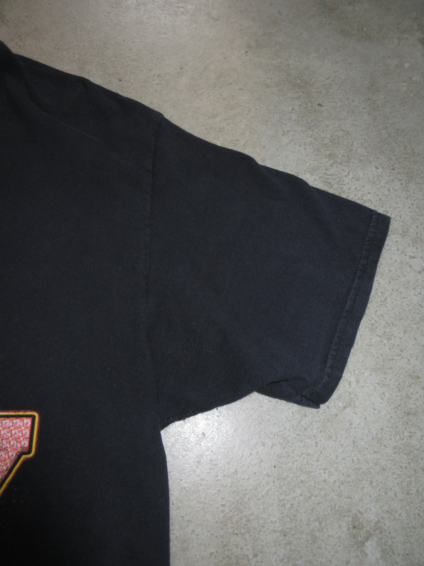 "YG" Vintage Design T-shirt
