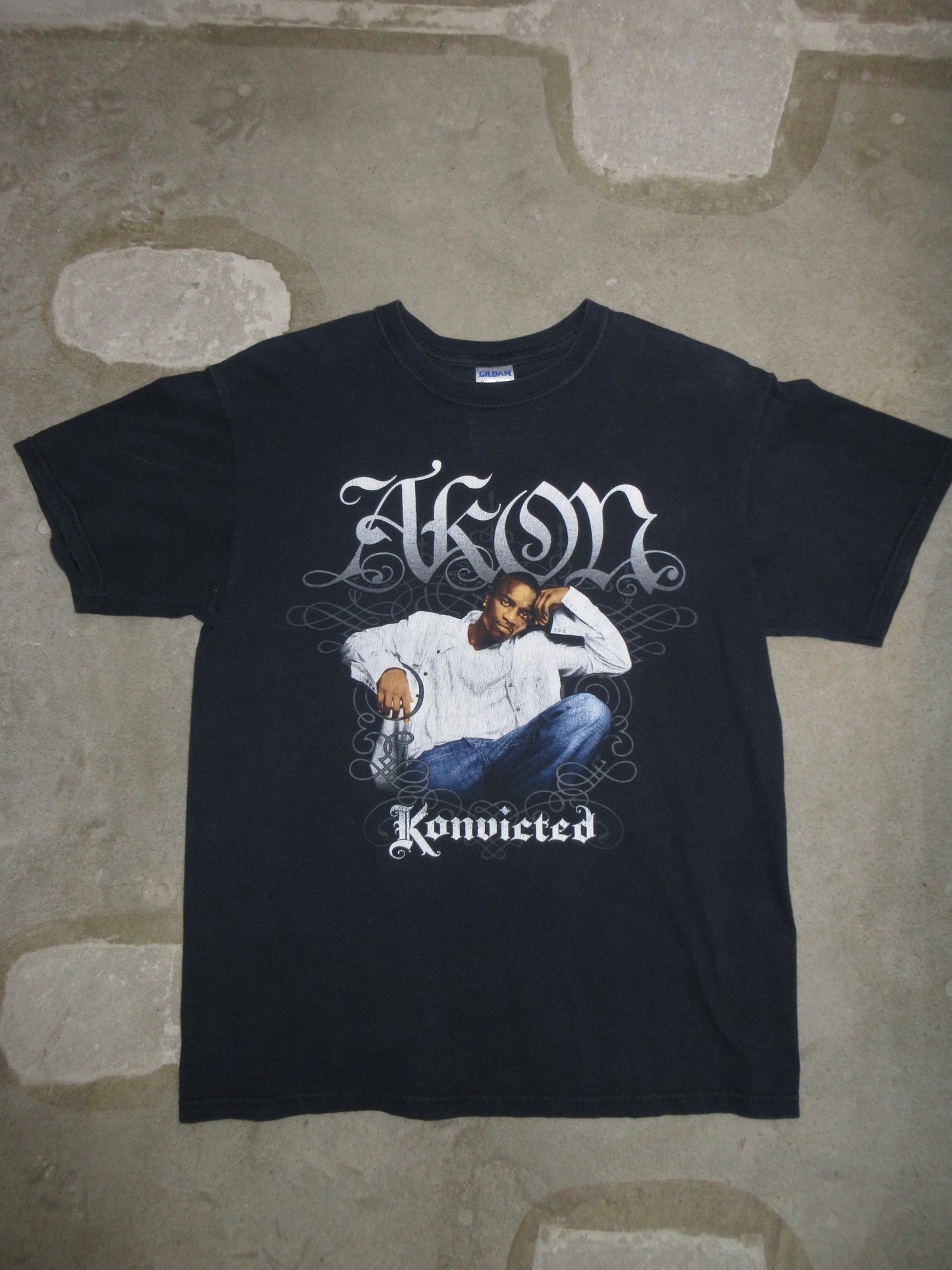 2008 "Akon" Vintage Design T-shirt