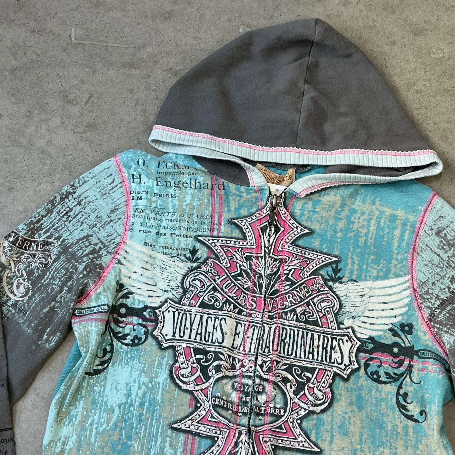 Vintage Design Zip Top