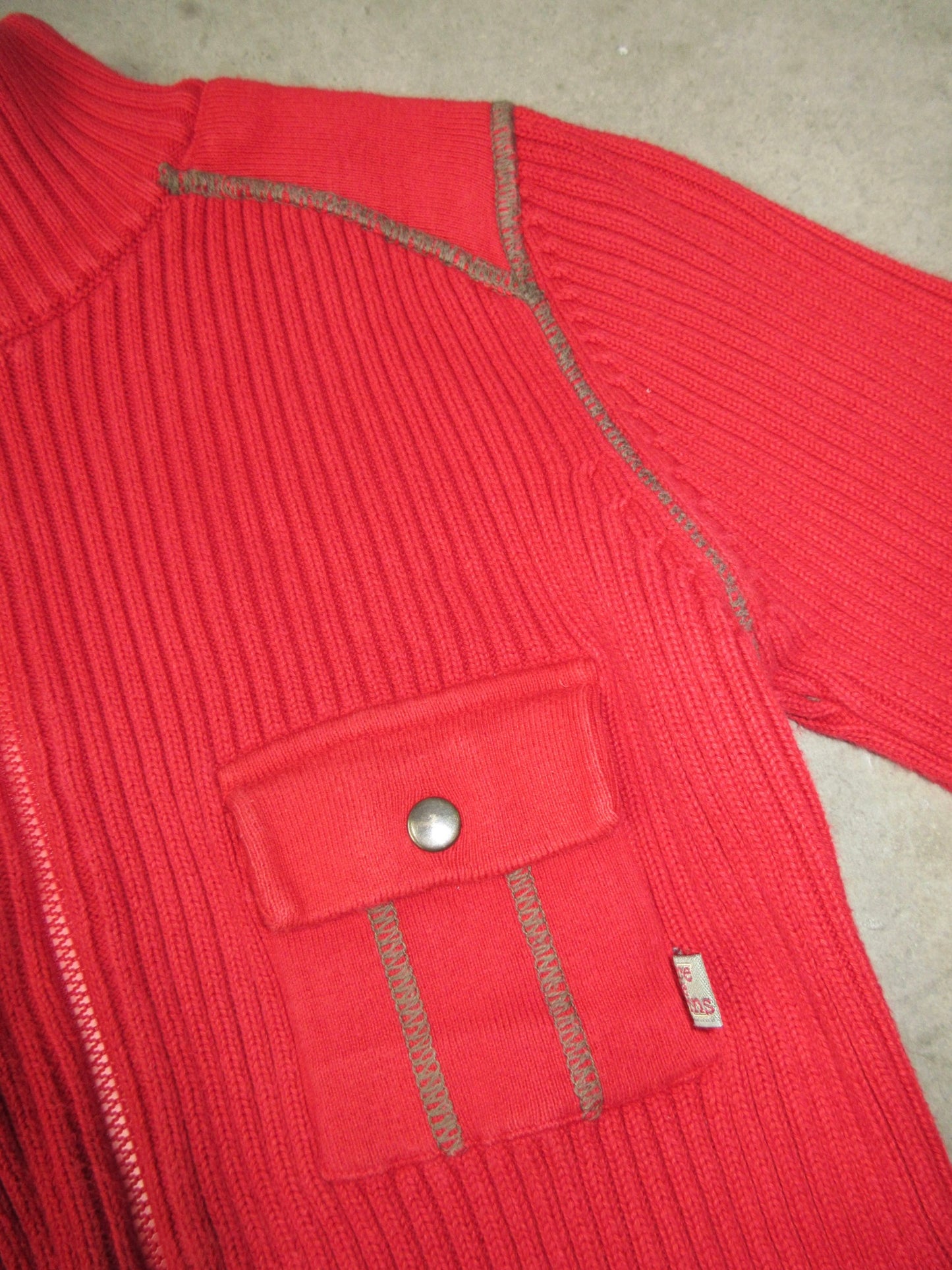 Vintage Design Zip Top