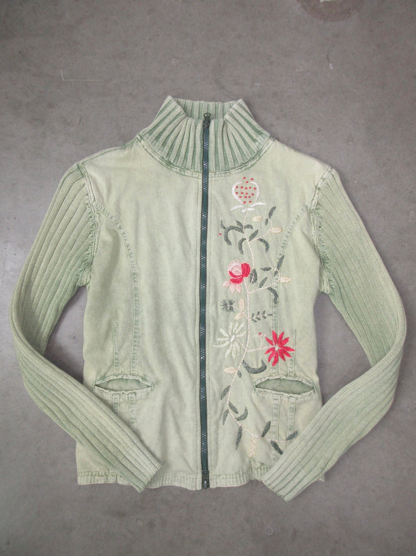 Vintage Design Zip Top