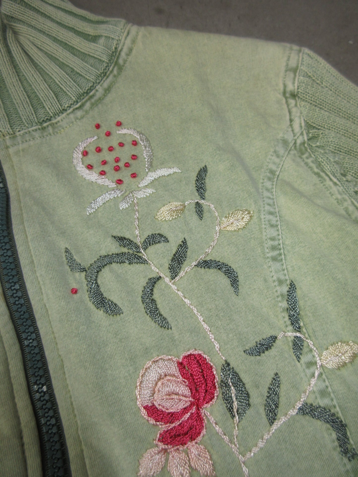 Vintage Design Zip Top
