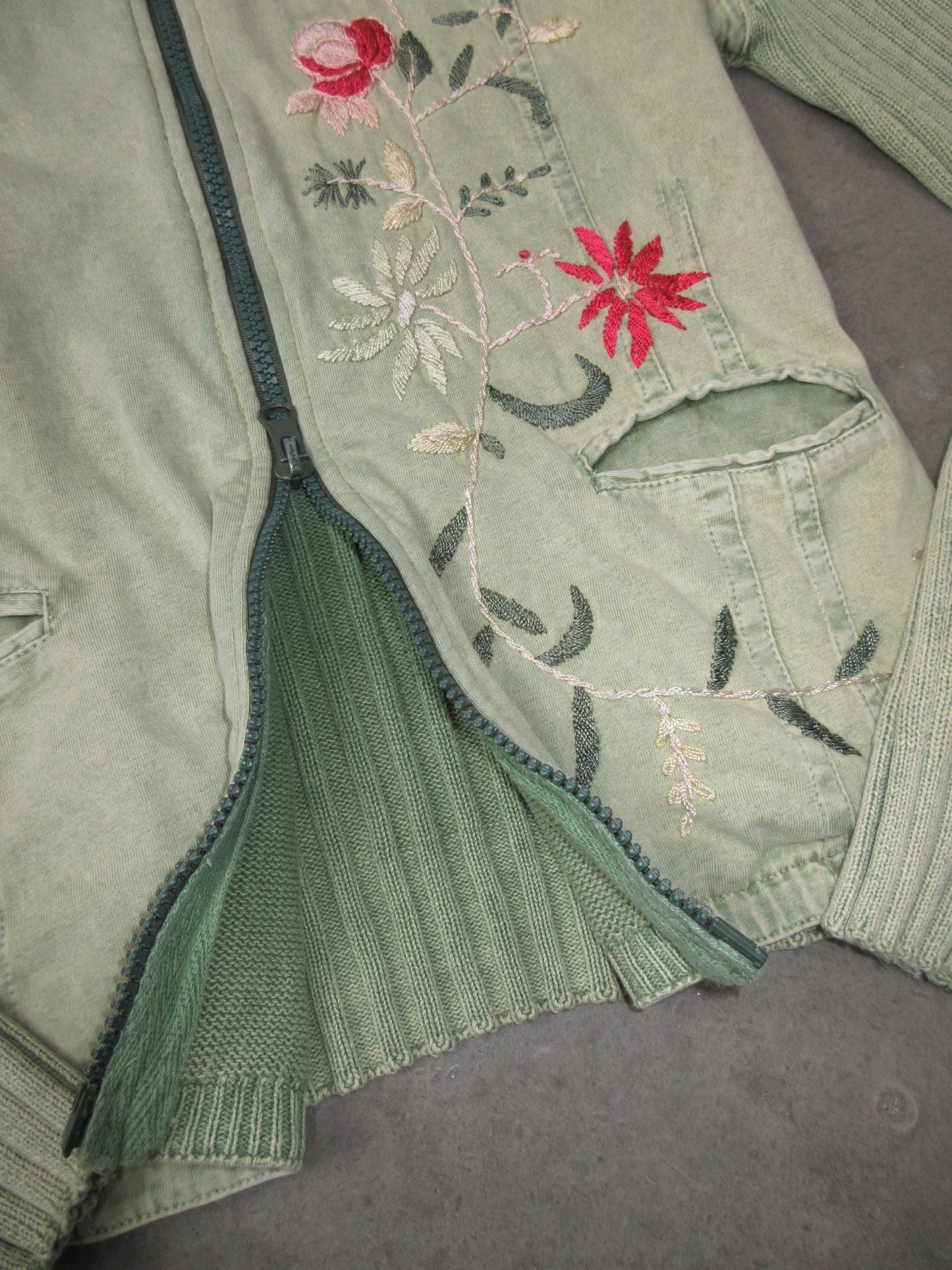 Vintage Design Zip Top
