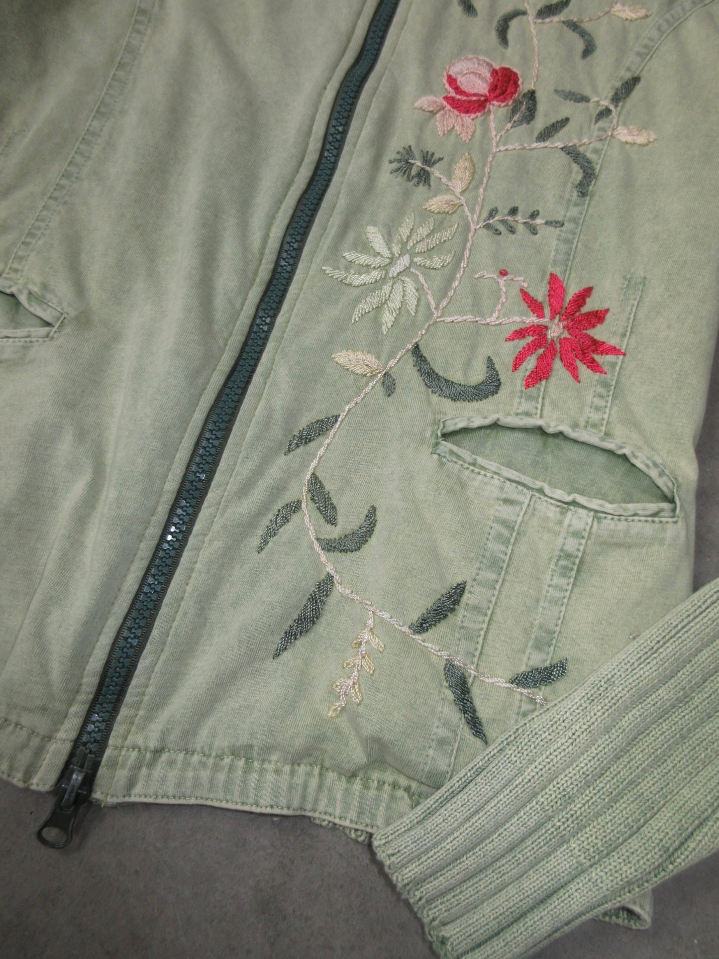 Vintage Design Zip Top