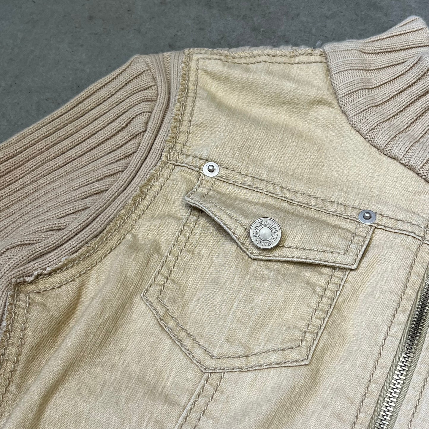 Vintage Design Zip Top
