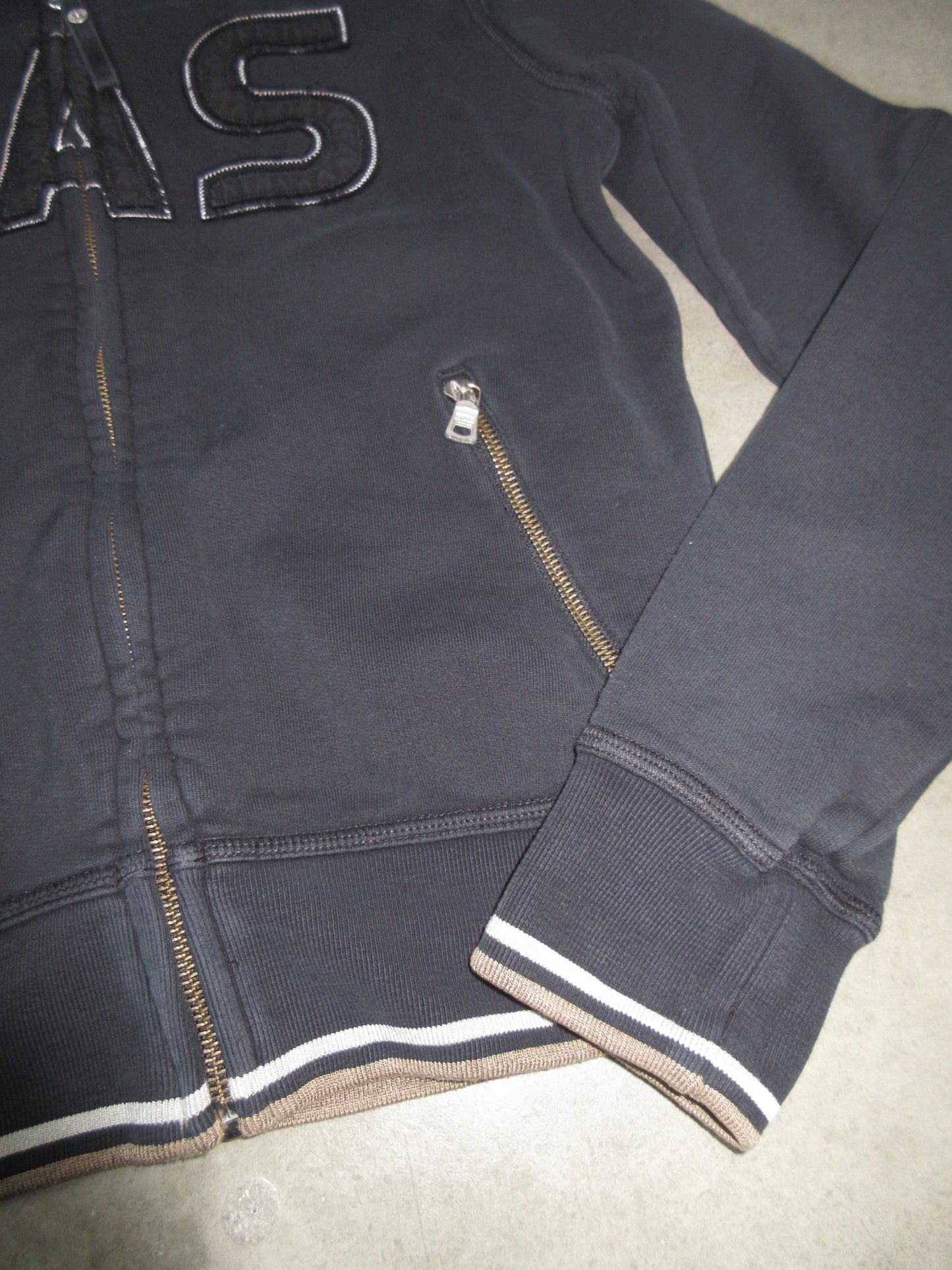 Vintage Design Zip Top