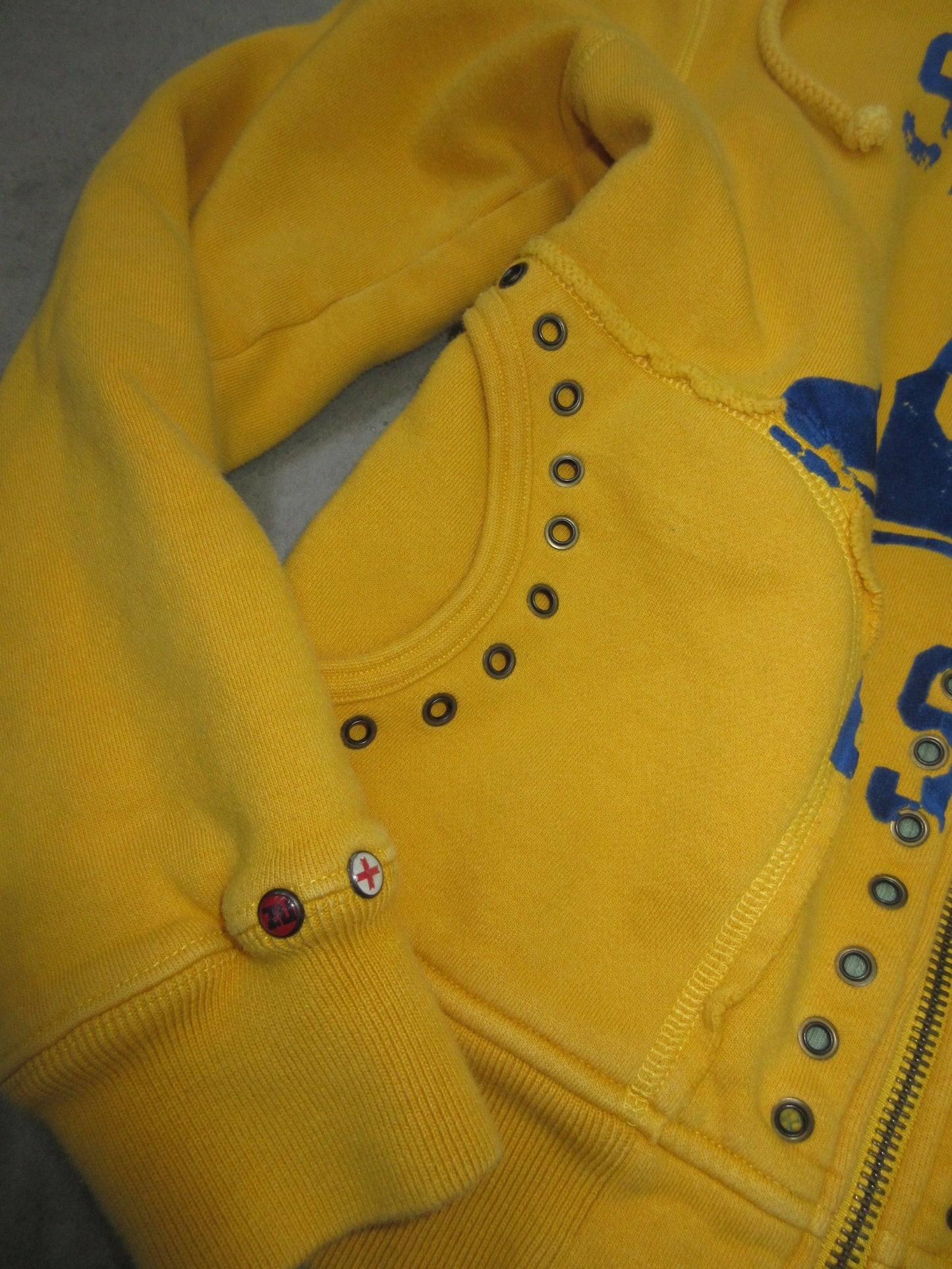 Vintage Design Zip Top