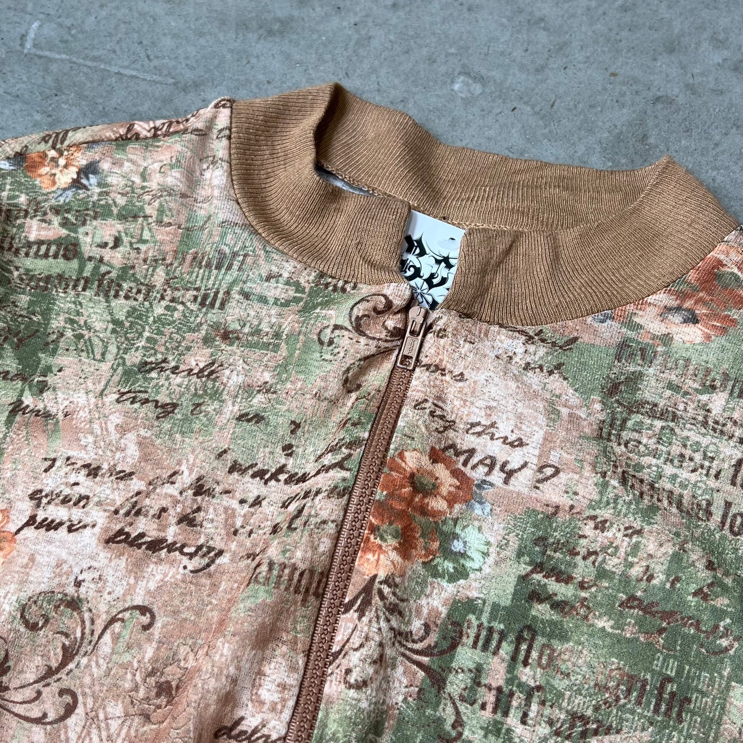 Vintage Design Zip Top