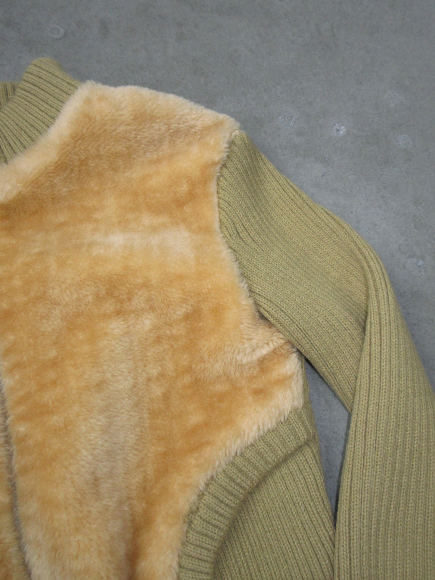 Vintage Design Zip Top