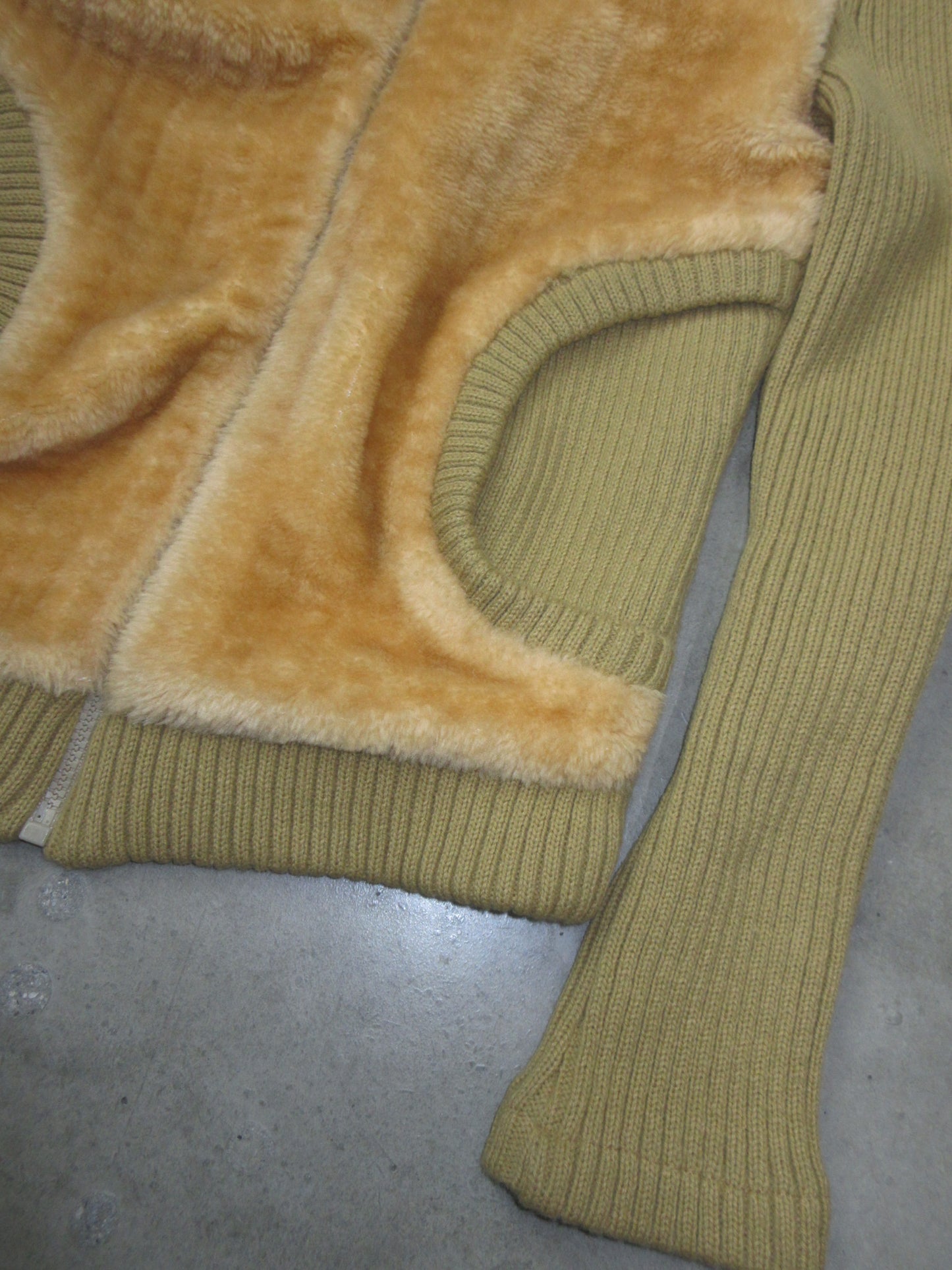 Vintage Design Zip Top
