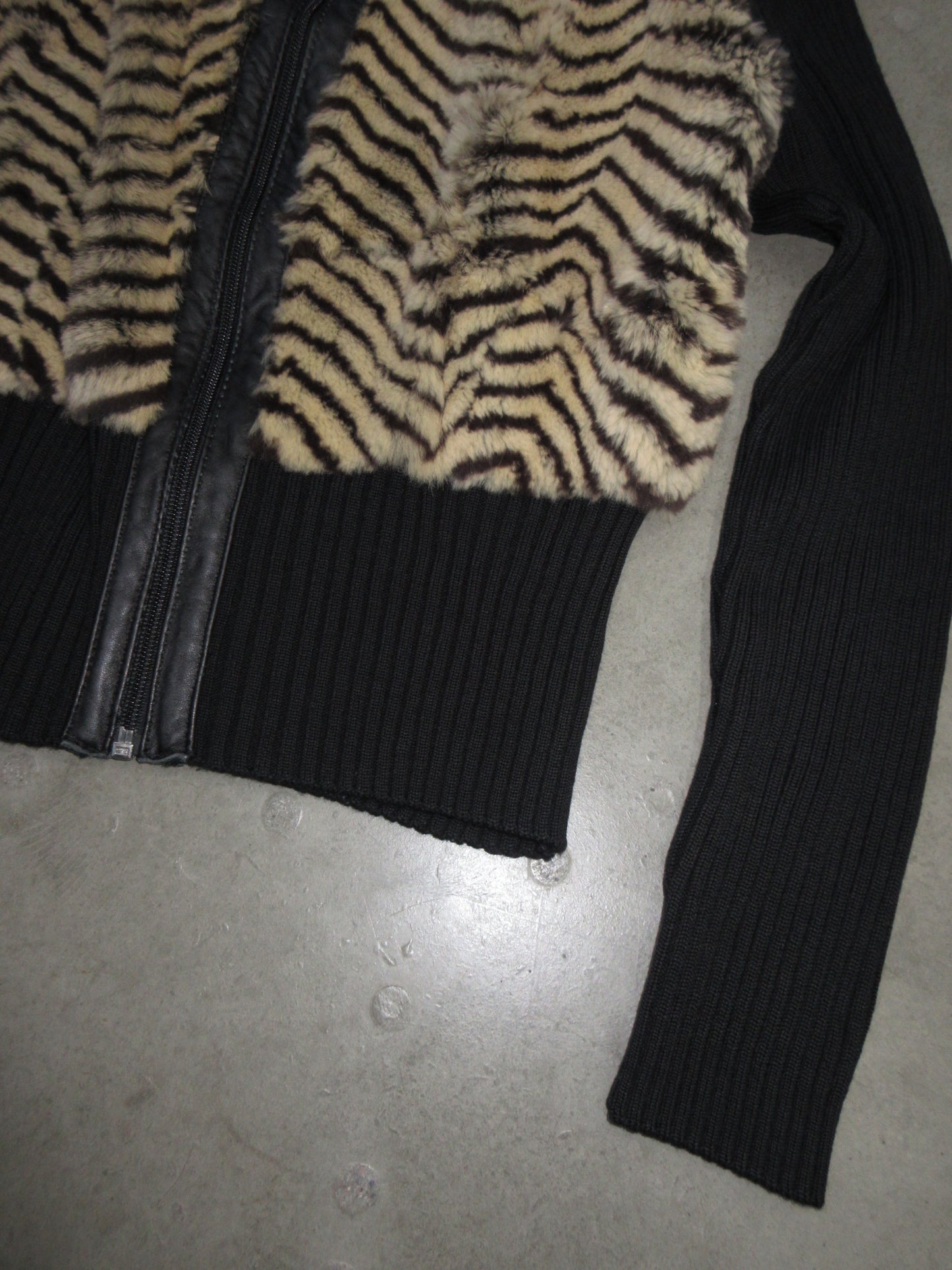 Vintage Design Zip Top
