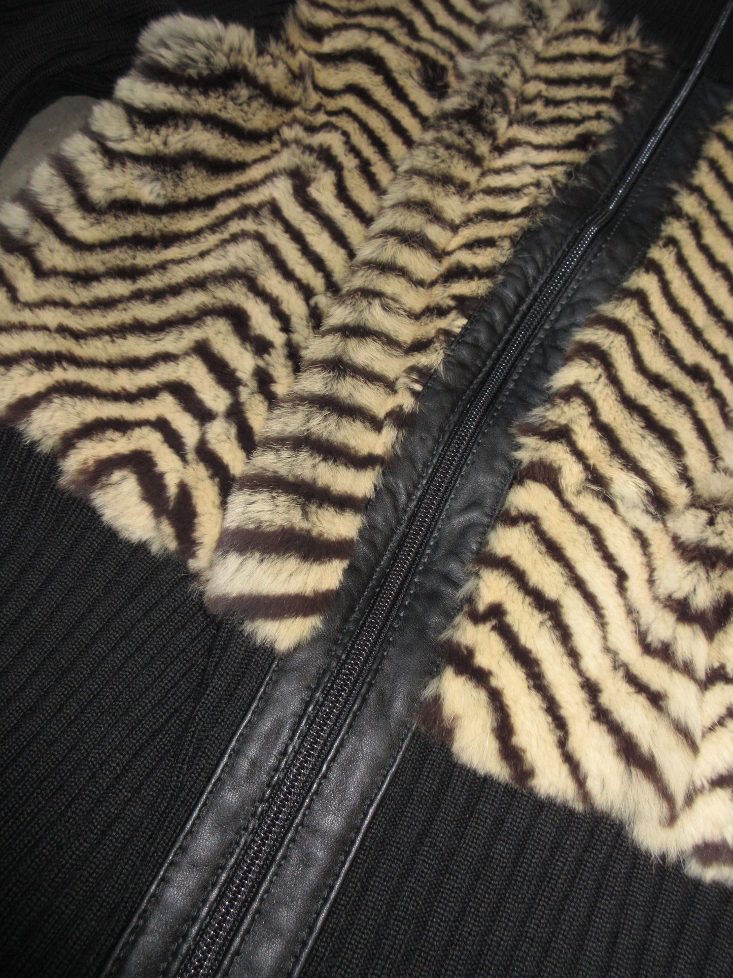 Vintage Design Zip Top