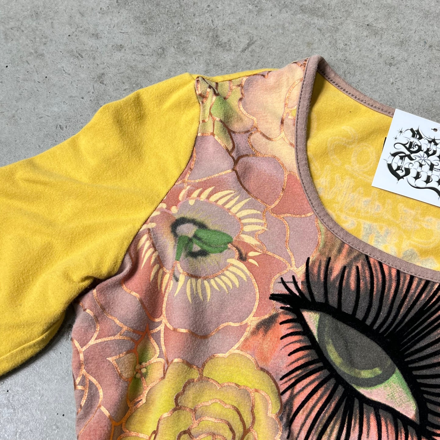 Vintage Desin Top