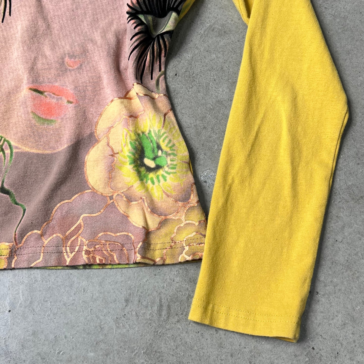 Vintage Desin Top